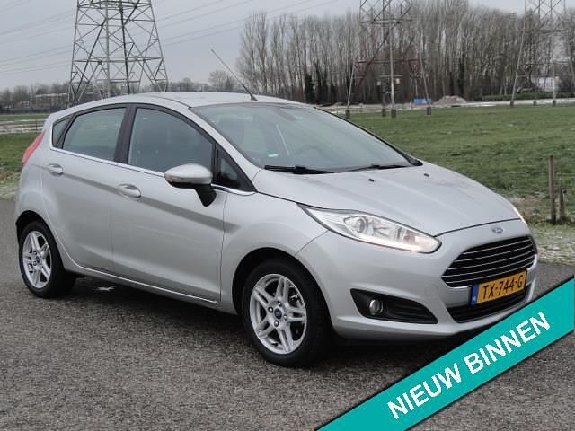 Grijs Occasion 2014 Ford Fiesta Titanium Hatchback | € 7.495 (Goede deal) - Afbeelding 1/4