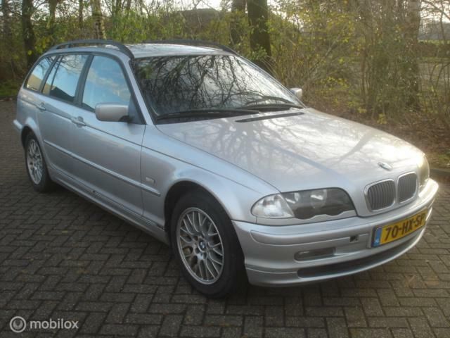 Grijs Occasion 2002 BMW 320 Executive Stationwagen | € 1.150 - Afbeelding 1/4