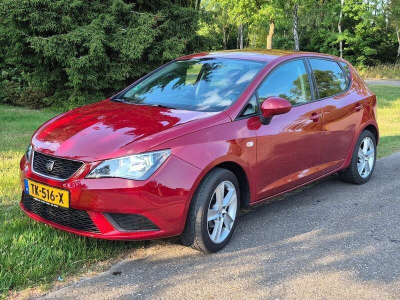 Rood Gebruikt 2013 Seat Ibiza FR Sedan | € 8.250 (Eerlijke prijs) - Afbeelding 1/4