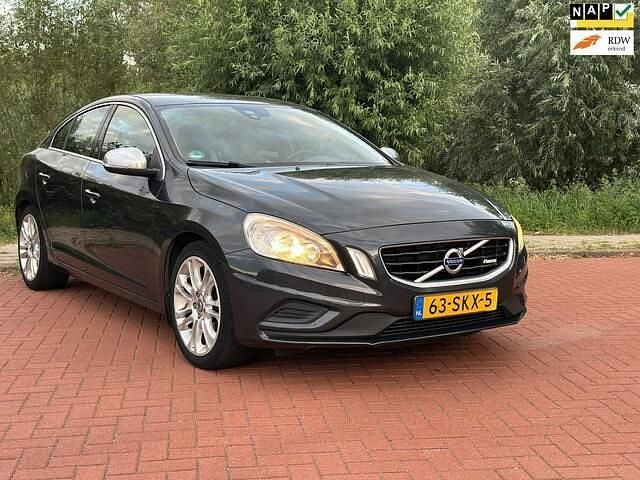 Grijs Gebruikt 2011 Volvo S60 R-Design Sedan | € 5.499 (Eerlijke prijs) - Afbeelding 1/4