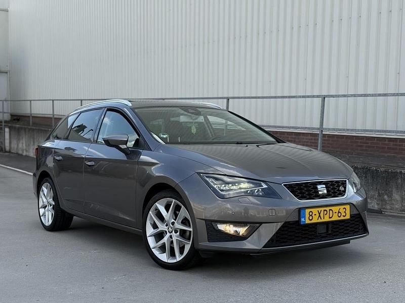 Grijs Gebruikt 2014 Seat Leon ST FR Stationwagen | € 8.650 (Eerlijke prijs) - Afbeelding 1/4