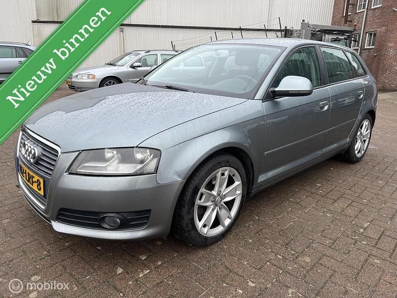 Grijs Occasion 2010 Audi A3 Sportback Ambition Hatchback | € 6.900 (Super prijs) - Afbeelding 1/4