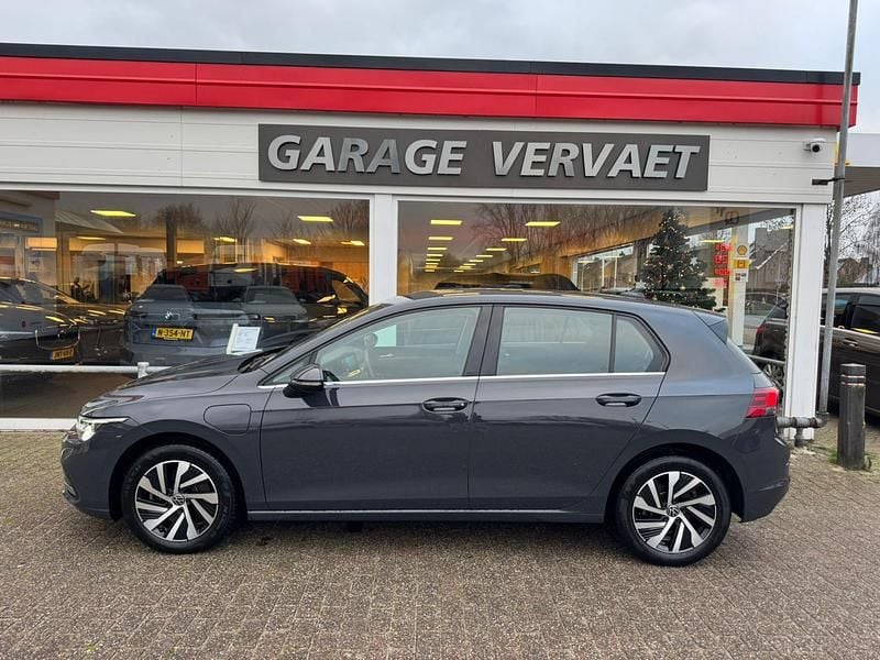 Grijs Gebruikt 2024 VW Golf VIII Style Hatchback | € 20.950 (Super prijs) - Afbeelding 1/3