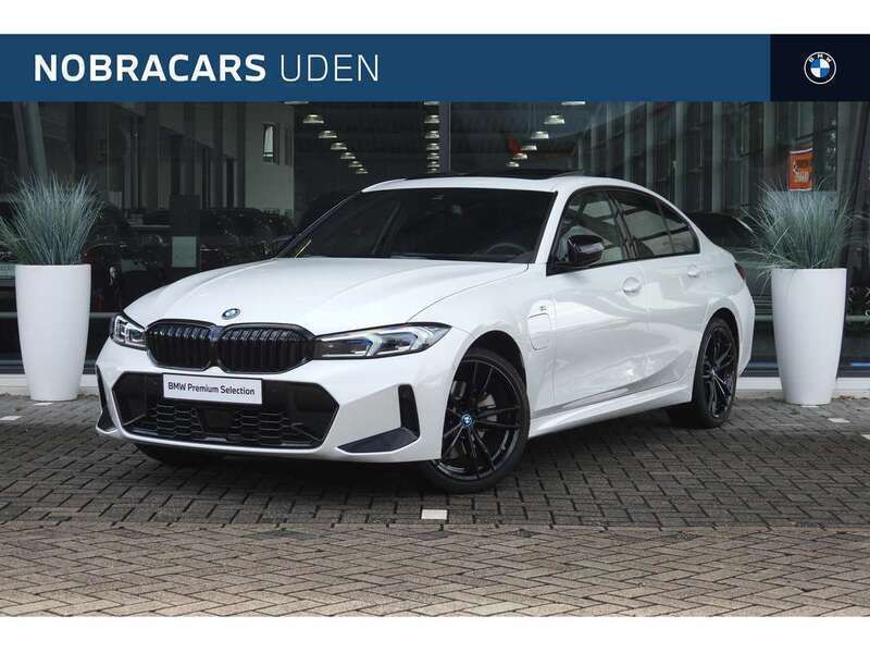 Wit, metallic lak Gebruikt 2024 BMW 320 Executive Sedan | € 47.950 (Duur) - Afbeelding 1/4