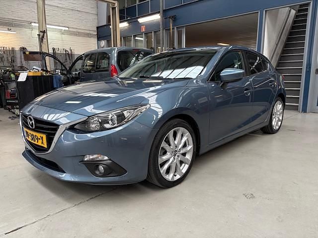 Blauw Gebruikt 2016 Mazda 3 Hatchback | € 15.650 (Eerlijke prijs) - Afbeelding 1/4