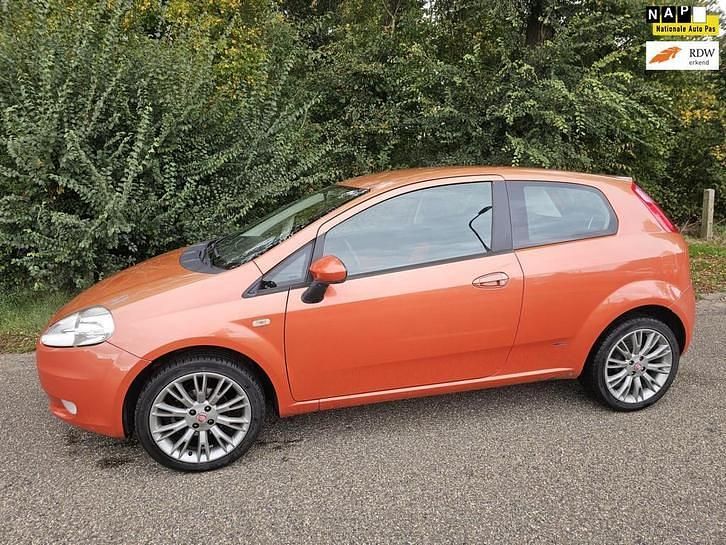 Oranje Occasion 2006 Fiat Grande Punto Hatchback | € 1.250 (Eerlijke prijs) - Afbeelding 1/4