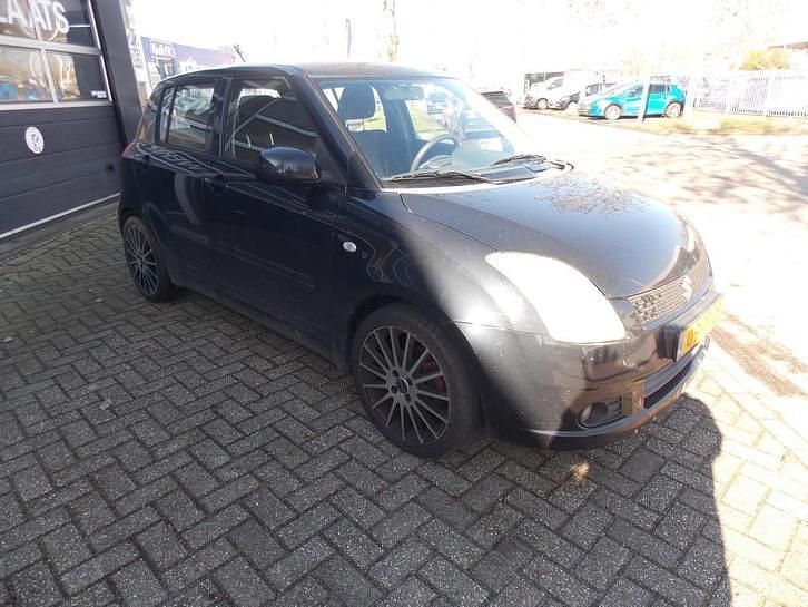 Occasion Suzuki Swift 93 PK (68 kW) 2006 Zwart Hatchback