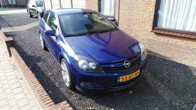 Blauw Gebruikt 2005 Opel Astra GTC Enjoy Hatchback | € 3.950 - Afbeelding 1/4
