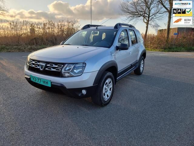 Zilver Gebruikt 2014 Dacia Duster Lauréate SUV | € 7.250 - Afbeelding 1/4