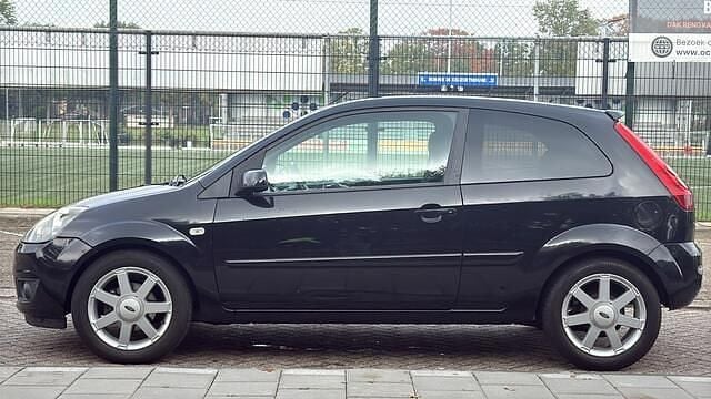 Occasion Ford Fiesta Futura 69 PK (50 kW) 2007 Zwart Hatchback