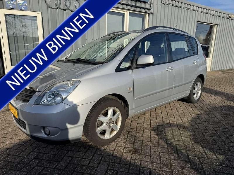 Grijs Occasion 2004 Toyota Corolla Verso Luna MPV | € 2.499 (Eerlijke prijs) - Afbeelding 1/4