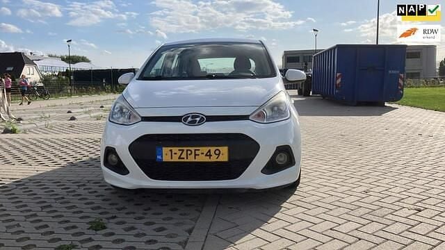 Wit Gebruikt 2015 Hyundai i10 Comfort Hatchback | € 5.700 (Eerlijke prijs) - Afbeelding 1/4