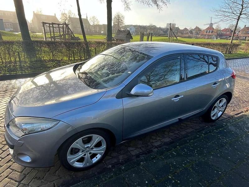 Blauw Gebruikt 2009 Renault Mégane III Dynamique Hatchback | € 3.500 (Eerlijke prijs) - Afbeelding 1/4