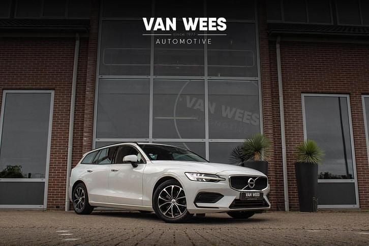 Wit Occasion 2022 Volvo V60 Momentum Stationwagen | € 22.450 (Eerlijke prijs) - Afbeelding 1/3