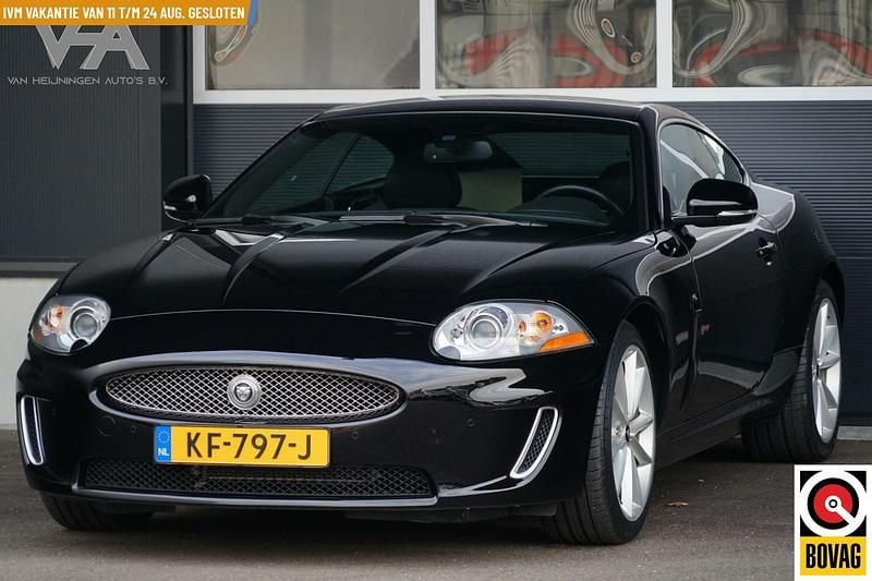 Zwart, metallic lak Gebruikt 2011 Jaguar XK Coupé | € 29.950 (Eerlijke prijs) - Afbeelding 1/4