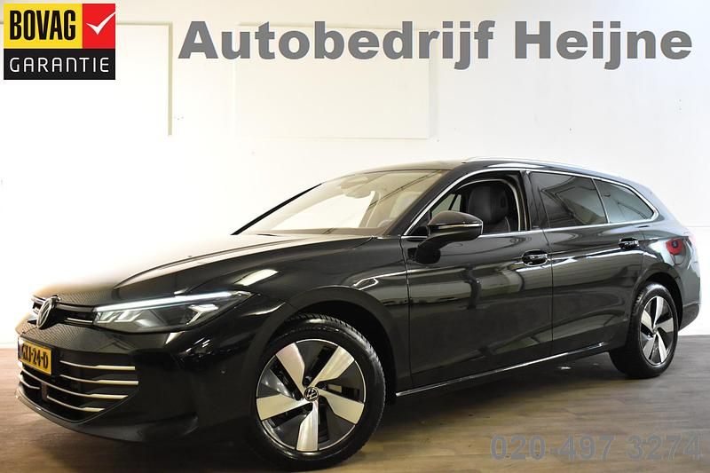 Zwart Gebruikt 2024 VW Passat Business Stationwagen | € 36.445 - Afbeelding 1/4
