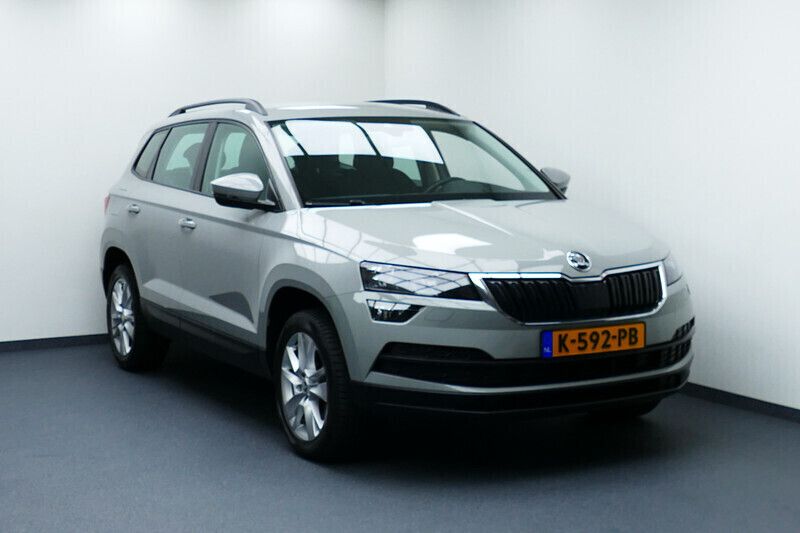 Grijs Gebruikt 2020 Skoda Karoq Style SUV | € 24.244 (Eerlijke prijs) - Afbeelding 1/4