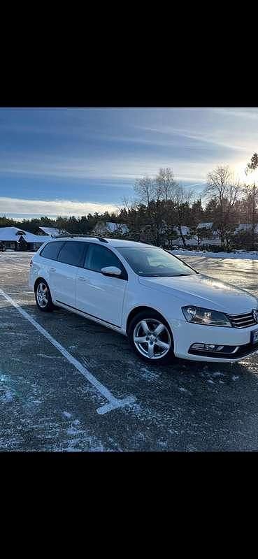 Wit Occasion 2014 VW Passat Comfortline Stationwagen | € 5.000 (Goede deal) - Afbeelding 1/4