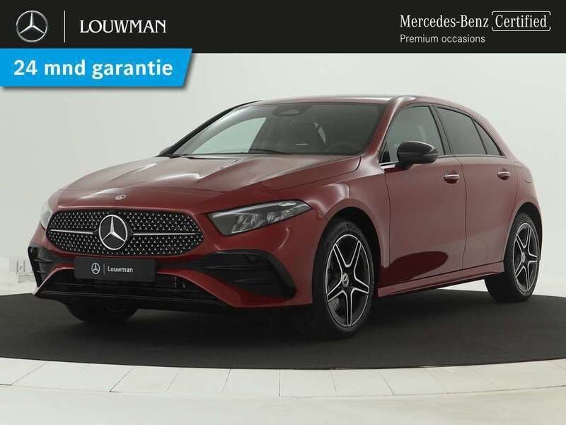 Rood, metallic lak Gebruikt 2023 Mercedes A250 AMG line Hatchback | € 35.495 (Eerlijke prijs) - Afbeelding 1/4