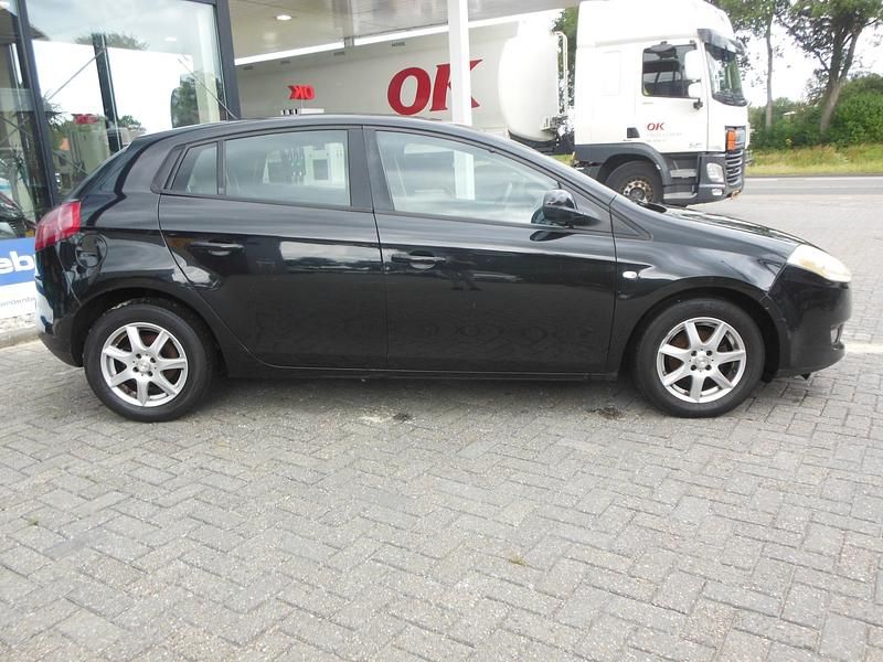 Occasion Fiat Bravo Dynamic 90 PK (66 kW) 2007 Zwart Hatchback