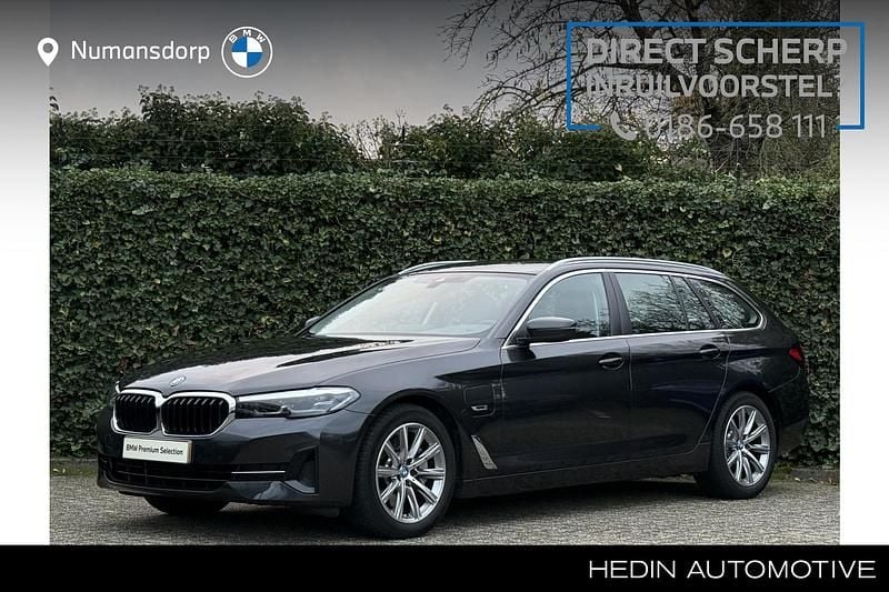 Grijs Gebruikt 2023 BMW 530e Sport Line Stationwagen | € 37.895 (Super prijs) - Afbeelding 1/4