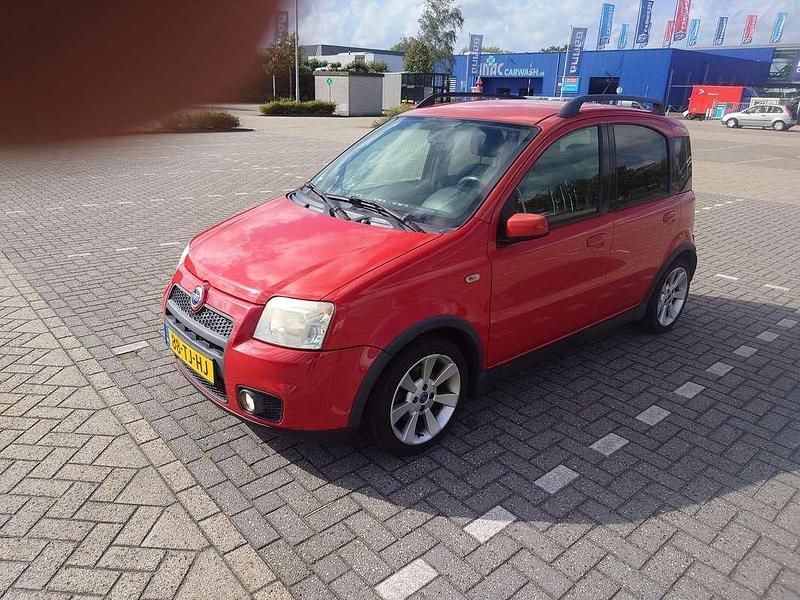 Rood Gebruikt 2006 Fiat Panda Sport Hatchback | € 2.995 (Goede deal) - Afbeelding 1/4