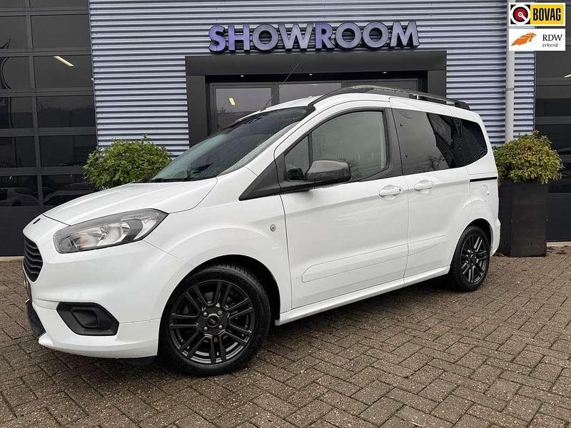 Wit Gebruikt 2019 Ford Tourneo Courier Titanium MPV | € 15.800 (Iets duurder) - Afbeelding 1/4