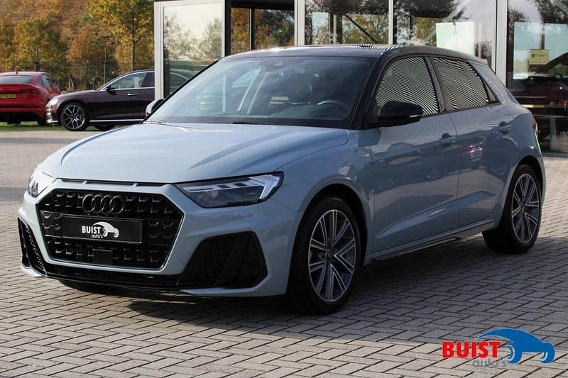 Grijs Occasion 2023 Audi A1 Sportback S-Line Hatchback | € 32.450 (Iets duurder) - Afbeelding 1/4