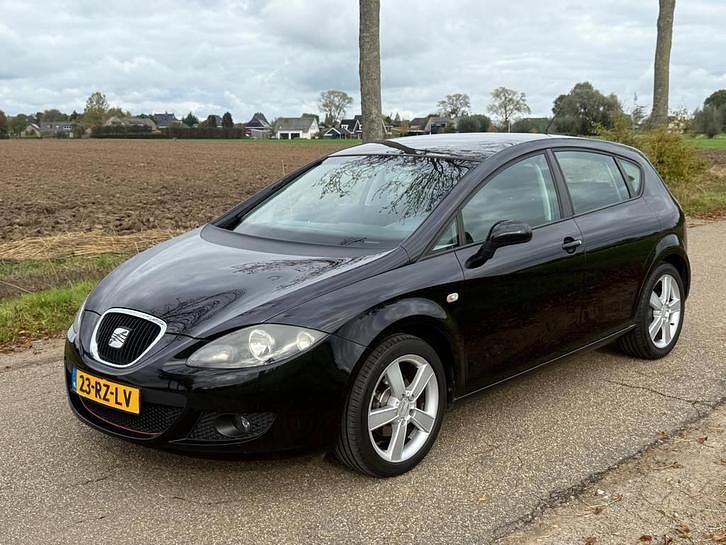 Zwart Gebruikt 2005 Seat Leon Stylance Hatchback | € 2.550 (Eerlijke prijs) - Afbeelding 1/4