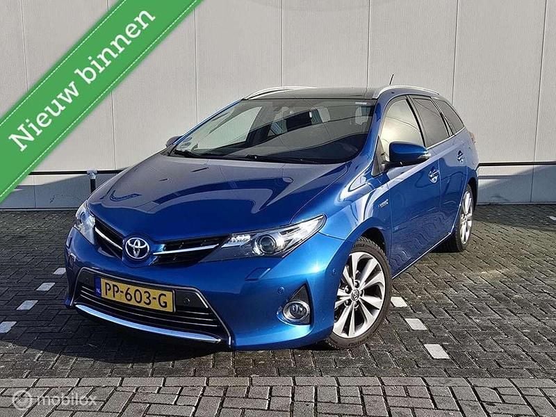 Blauw Occasion 2015 Toyota Auris Hybrid Executive Stationwagen | € 8.250 (Goede deal) - Afbeelding 1/4