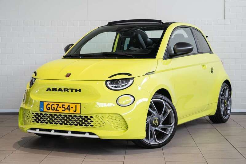 Groen, metallic lak Gebruikt 2024 Fiat 500e Abarth Cabriolet | € 29.895 - Afbeelding 1/4
