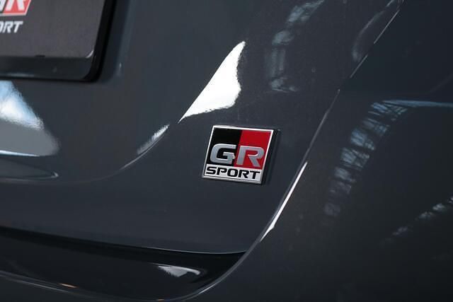 Nieuw Toyota Yaris Plus 129 PK (94 kW) 2026 Grijs Hatchback