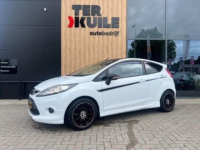 Wit Gebruikt 2010 Ford Fiesta Ghia Hatchback | € 4.250 (Eerlijke prijs) - Afbeelding 1/4