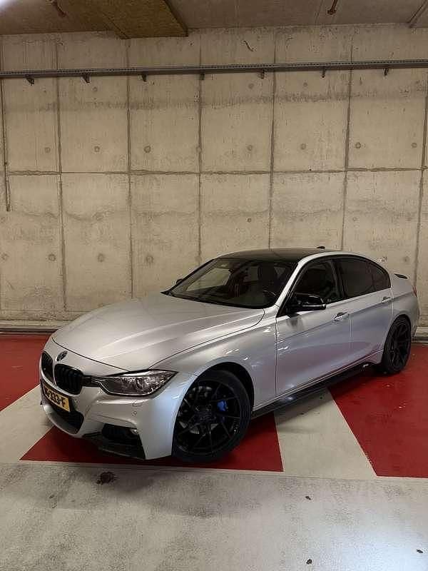 Gebruikt 2012 BMW 330 Sport Line Sedan | € 12.100 - Afbeelding 1/4