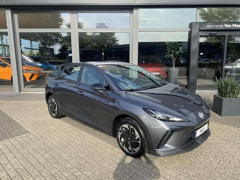 Grijs Nieuw 2025 MG MG4 EV Hatchback | € 28.100 (Eerlijke prijs) - Afbeelding 1/3
