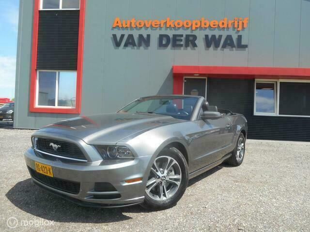 Grijs, metallic lak Gebruikt 2012 Ford Mustang Cabriolet | € 21.999 - Afbeelding 1/4