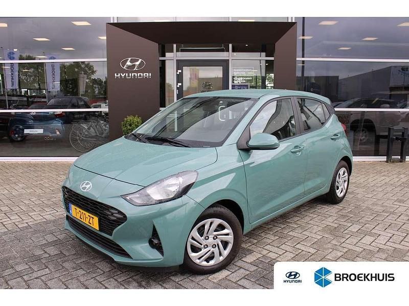 Groen Gebruikt 2023 Hyundai i10 Comfort Hatchback | € 15.515 (Eerlijke prijs) - Afbeelding 1/4