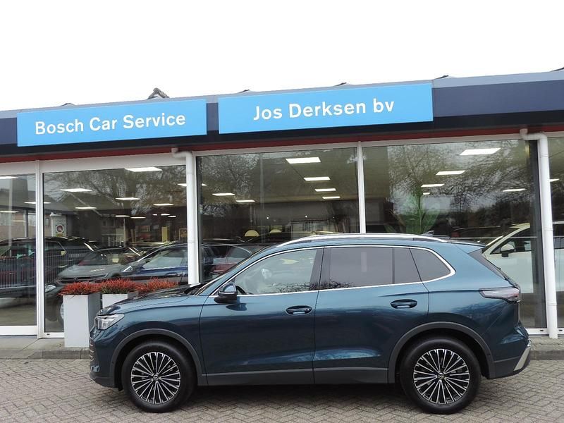 Occasion VW Tiguan IQ Drive 150 PK (110 kW) 2024 Blauw (metallic) SUV