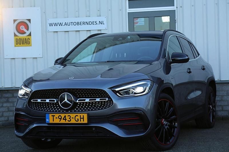 Grijs Gebruikt 2021 Mercedes GLA250 AMG SUV | € 36.900 (Eerlijke prijs) - Afbeelding 1/4