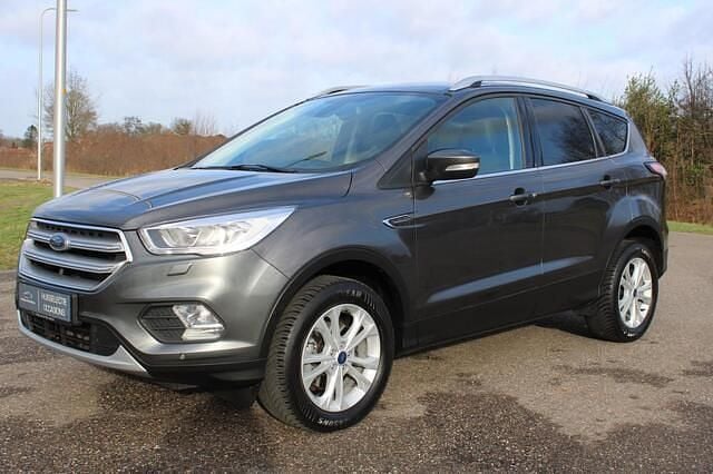 Grijs (metallic) Gebruikt 2018 Ford Kuga Titanium SUV | € 13.950 (Goede deal) - Afbeelding 1/4