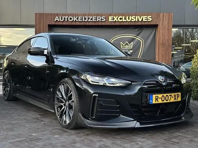 Zwart Gebruikt 2022 BMW i4 Executive Sedan | € 49.900 (Eerlijke prijs) - Afbeelding 1/4