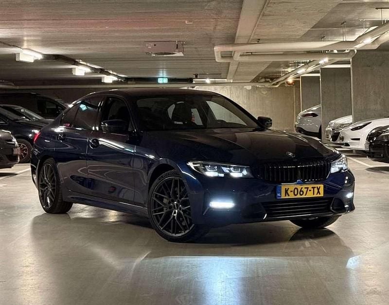 Blauw Gebruikt 2019 BMW 330 Executive Sedan | € 31.900 (Eerlijke prijs) - Afbeelding 1/4