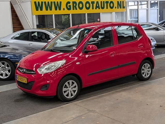 Rood Gebruikt 2011 Hyundai i10 Hatchback | € 2.744 (Eerlijke prijs) - Afbeelding 1/4