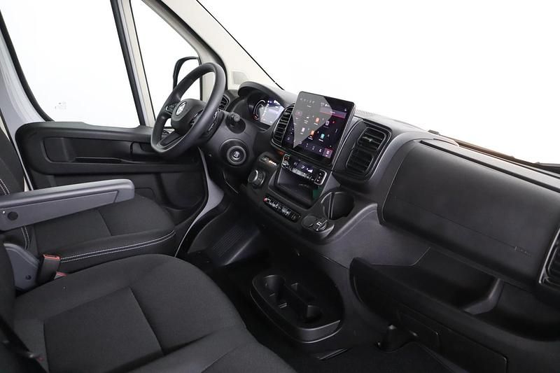 Nieuw Opel Movano 22 kW (30 PK) 2025 Grijs Van