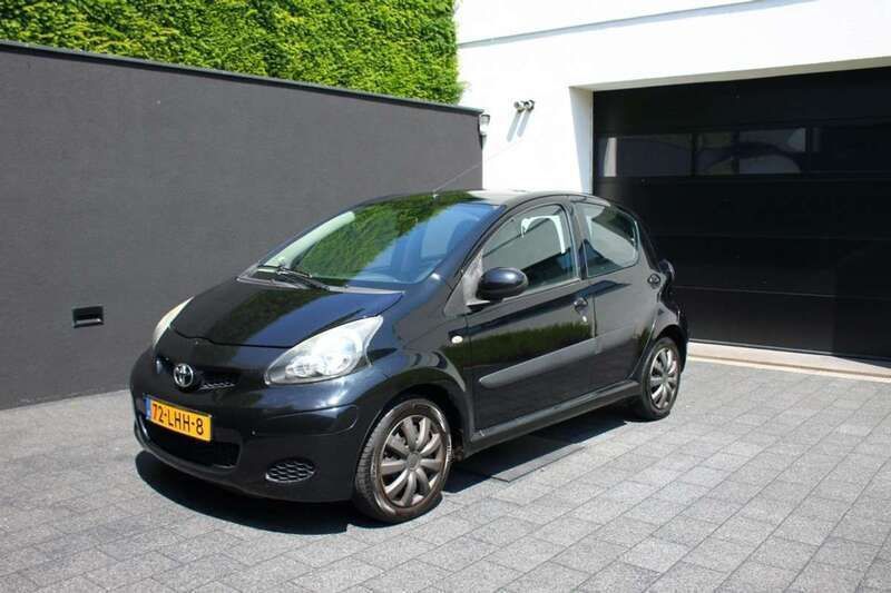 Zwart Gebruikt 2010 Toyota Aygo Comfort Hatchback | € 2.950 (Eerlijke prijs) - Afbeelding 1/4