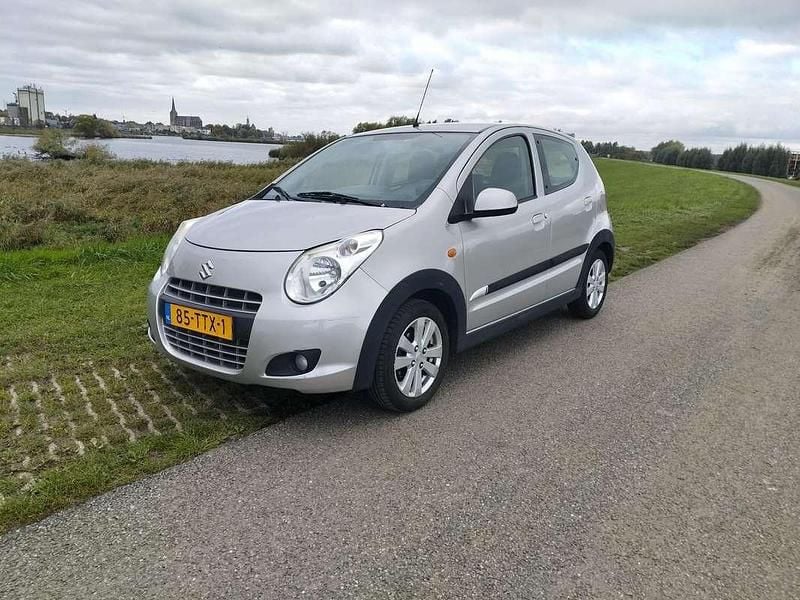 Zilver Gebruikt 2012 Suzuki Alto Exclusive Hatchback | € 2.950 (Goede deal) - Afbeelding 1/4