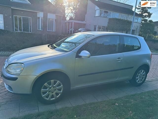 Grijs Gebruikt 2004 VW Golf IV Trendline Hatchback | € 850 (Super prijs) - Afbeelding 1/4