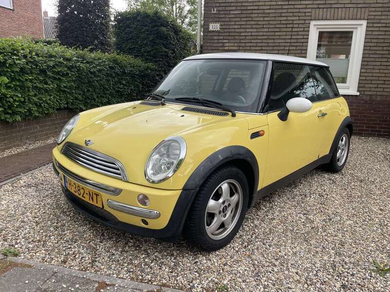 Geel Gebruikt 2002 Mini Cooper Hatchback | € 1.150 (Super prijs) - Afbeelding 1/4