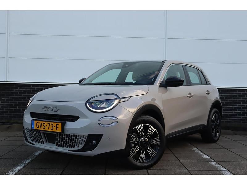 Grijs Gebruikt 2024 Fiat 600E Urban SUV | € 26.895 - Afbeelding 1/1