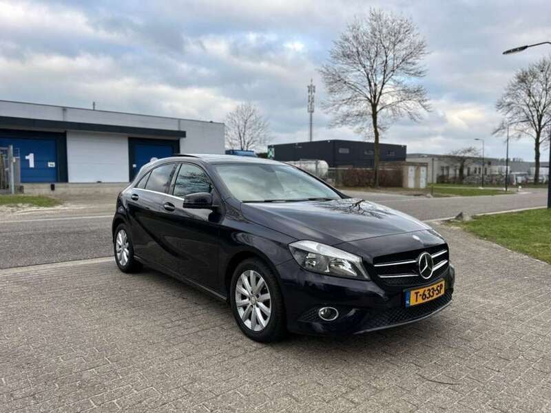 Paars Gebruikt 2014 Mercedes A180 Prestige Hatchback | € 12.495 (Goede deal) - Afbeelding 1/4